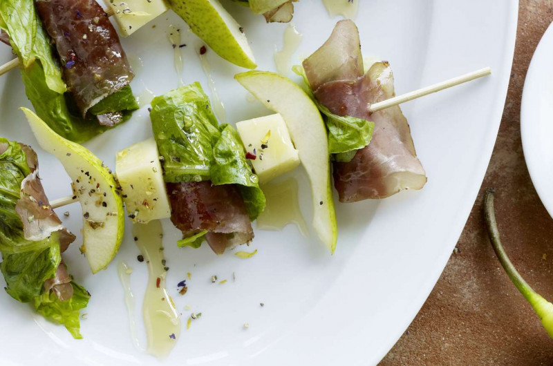 Brochettes avec jambon cru de sanglier