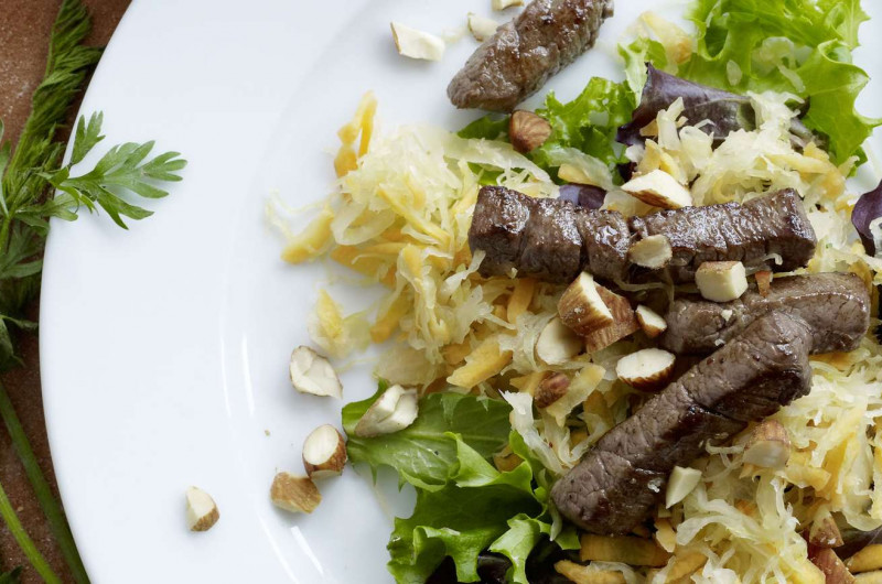 Salade d’automne avec aiguillettes de chevreuil