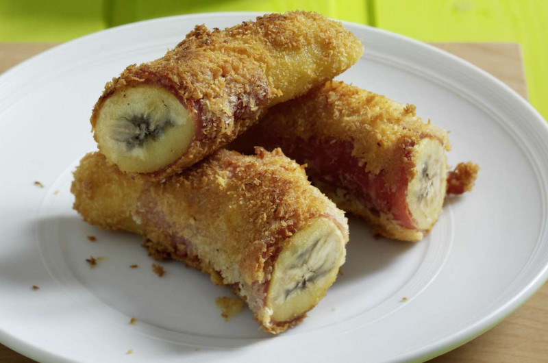 Bananes à la noix de coco avec sauce au curcuma