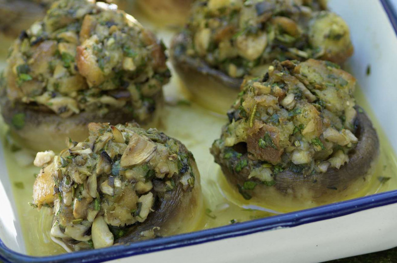 Champignons farcis au pain aux herbes