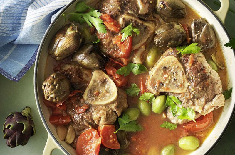Jarrets de veau en pot-au-feu avec olives vertes