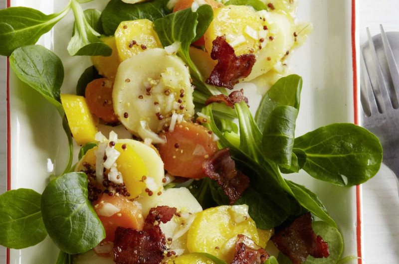 Salade tiède de légumes d'hiver avec lard croustillant