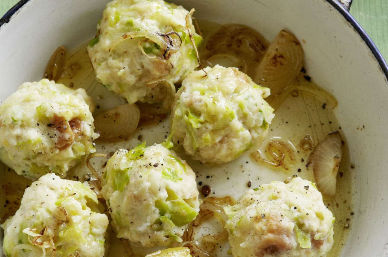 Quenelles aux choux de Bruxelles et au pain