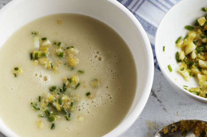 Velouté de céleri avec gremolata d'œuf