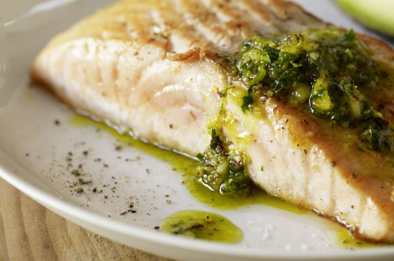 Filet de saumon avec pesto de noisettes