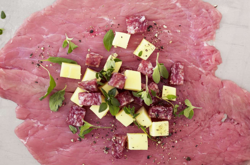 Cordon-bleu avec salsiz, fromage d'alpage et herbes aromatiques
