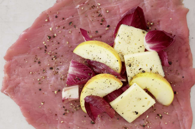 Cordon-bleu avec endive, fromage au poivre et pomme