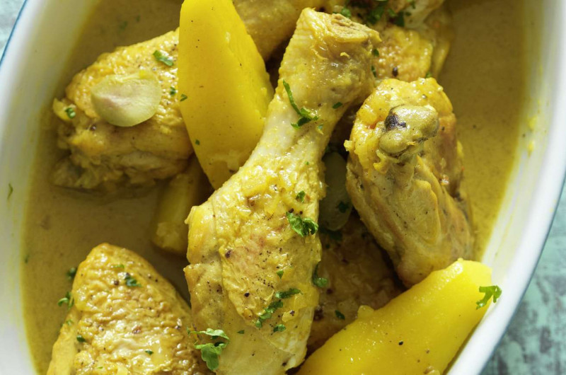 Poulet au safran avec citron confi