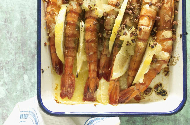 Crevettes géantes au four avec citron et oignon