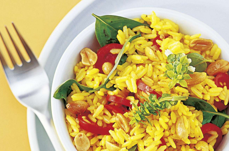 Salade de riz aux cacahuètes