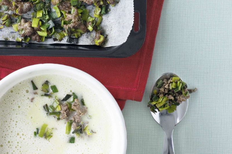 Velouté de poireau avec émiettée de viande hachée