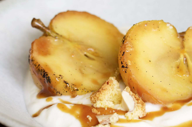 Pomme pochée avec caramel à la pomme