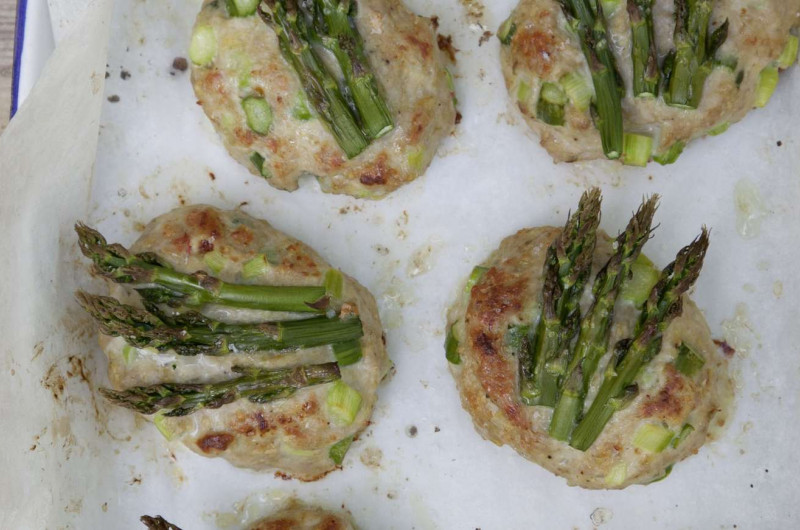 Galettes au poulet et aux asperges