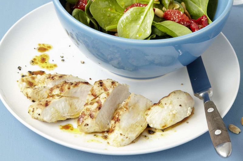 Poitrine de poulet et salade d'épinards