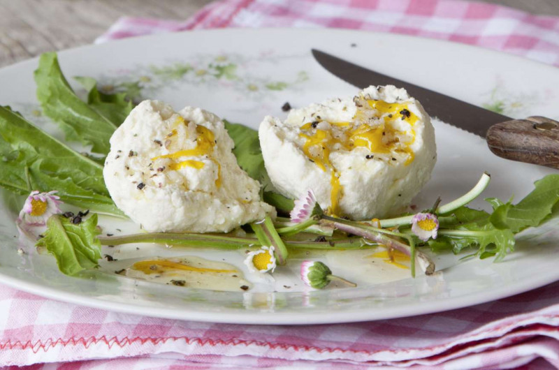 Fromage frais et vinaigrette aux fleurs