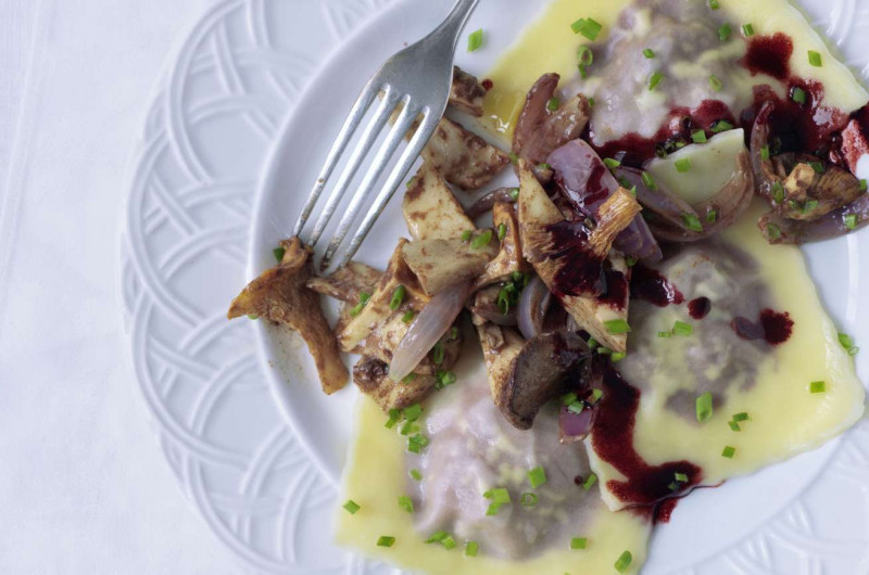 Ravioli au sureau avec sauté de champignons
