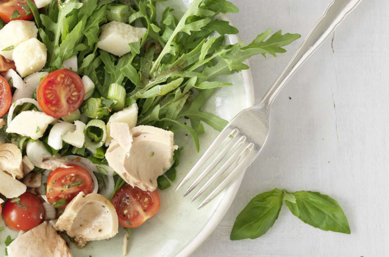 Salade de thon avec parmesan et tomates