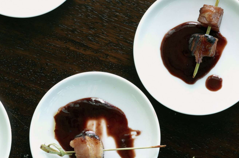 Lard croustillant avec jus de cassis au gin