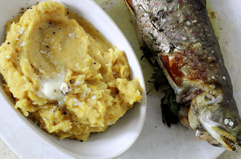 Purée de poivrons avec omble chevalier au four