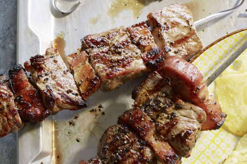Brochette d’entrecôte et de lard parfumée au café