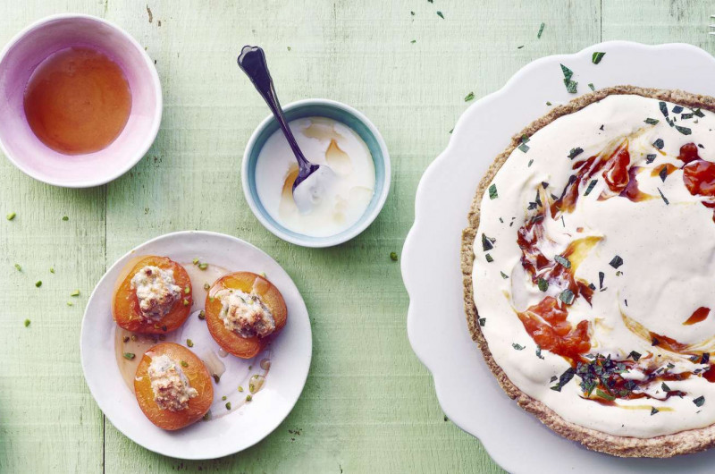 Crème légère aux abricots sur fond de tarte