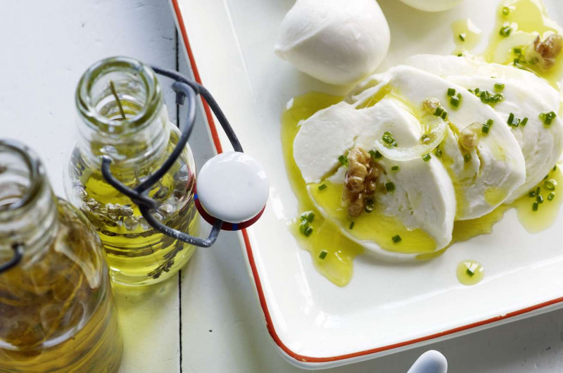 Huile à la ciboulette avec noix