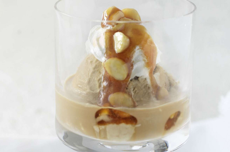 Café glacé à la sauce amande-caramel
