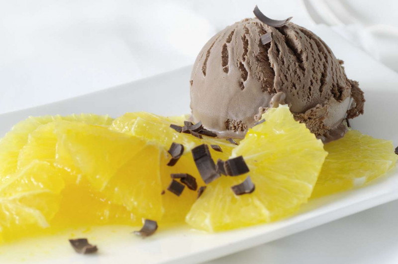 Salade d’oranges avec glace au chocolat
