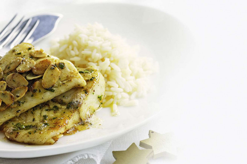 Filets de sandre avec moutarde aux figues et écailles d’amandes