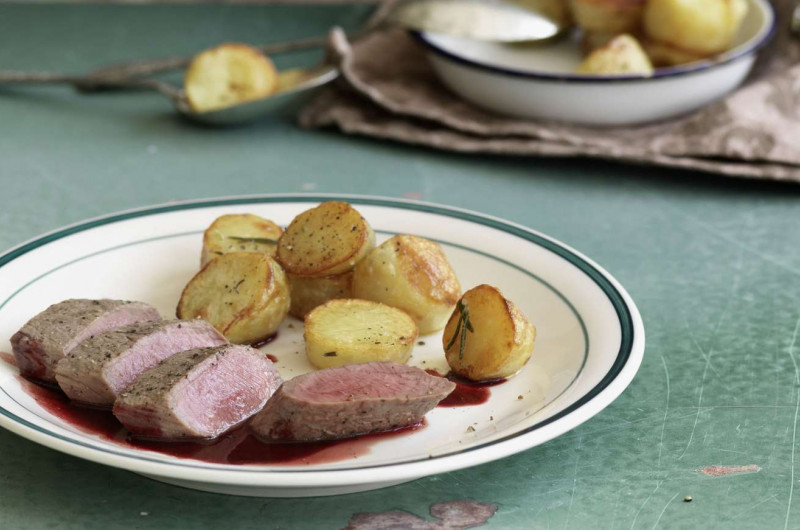 Filet d’agneau avec sauce au sureau