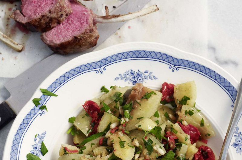 Salade de fines herbes au cédrat avec carré d’agneau
