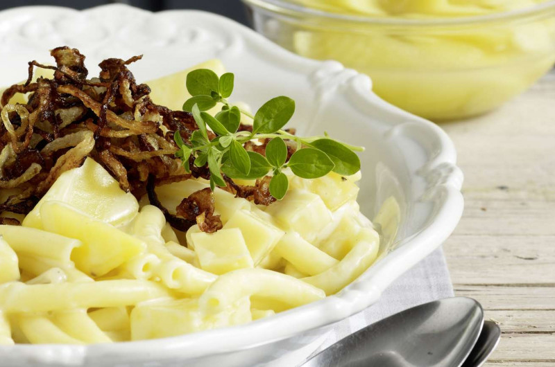 Macaronis du chalet avec gruyère