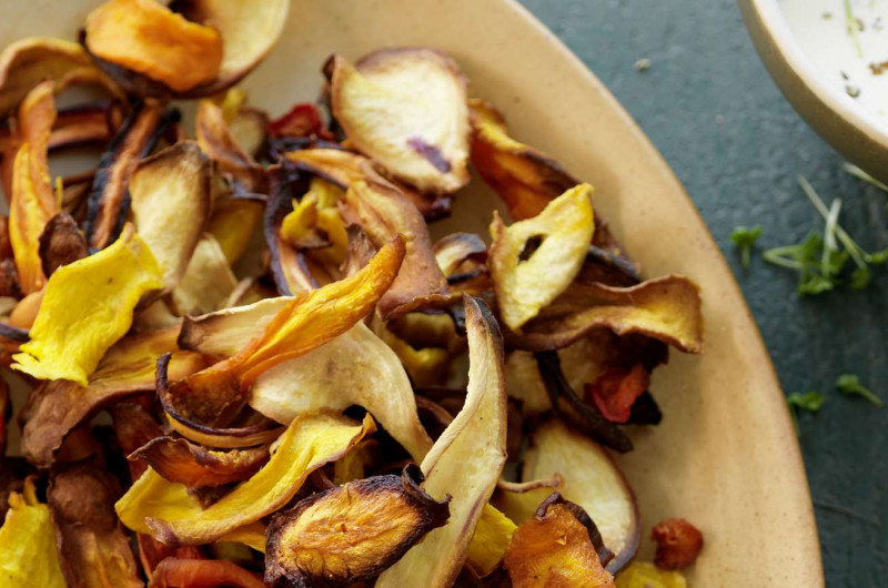 Chips de légumes avec dip au yogourt