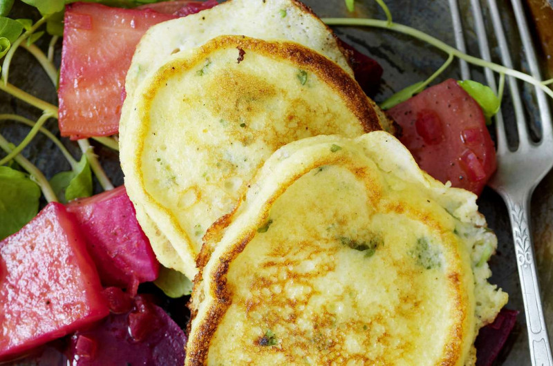 Galettes au séré sur lit de betteraves