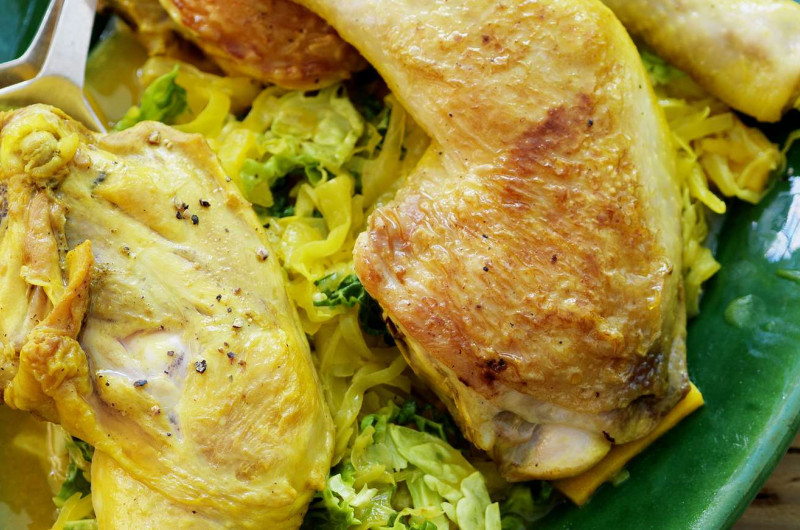 Cuisse de poulet sur légumes parfumés au curcuma