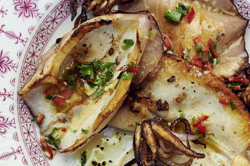 Calmars grillés avec sauce relevée
