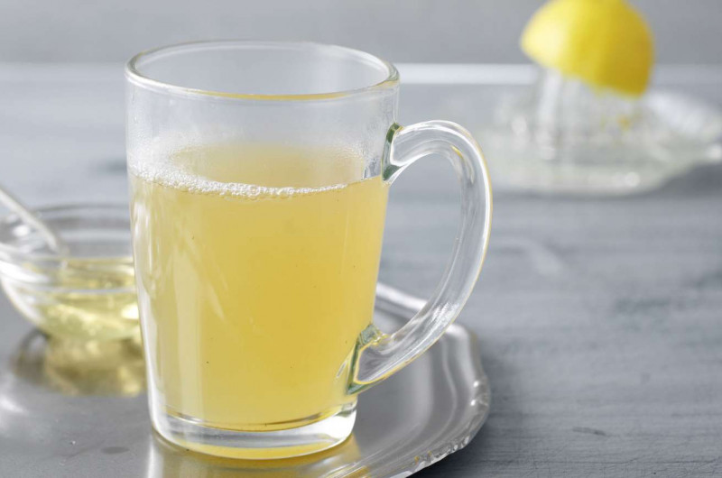 Punch au poivre aromatisé aux herbes et au citron