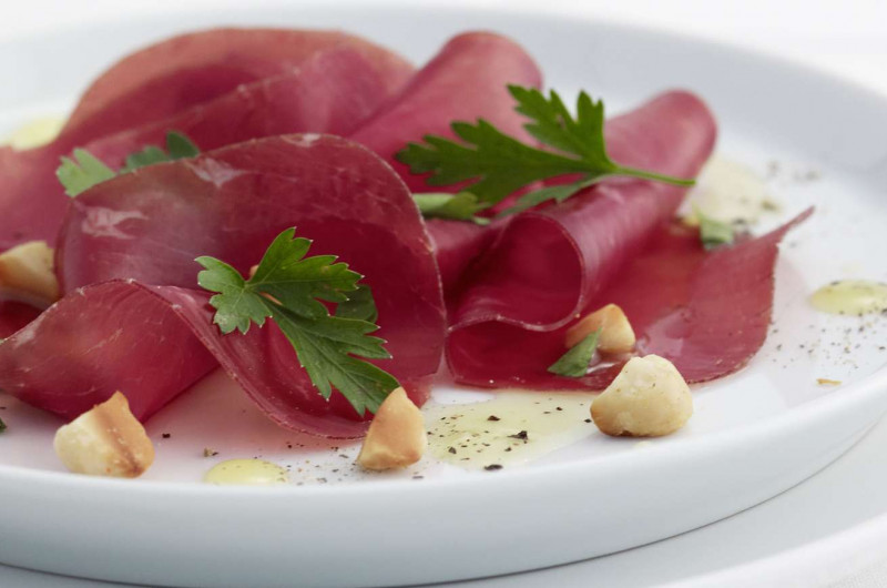 Carpaccio de bison avec noix et miel