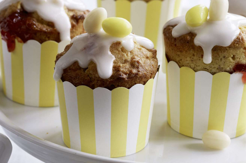 Muffins aux amandes fourrés à la confiture