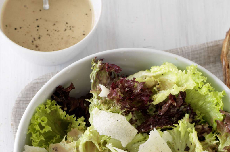 Salade de lollo avec vinaigrette au parmesan