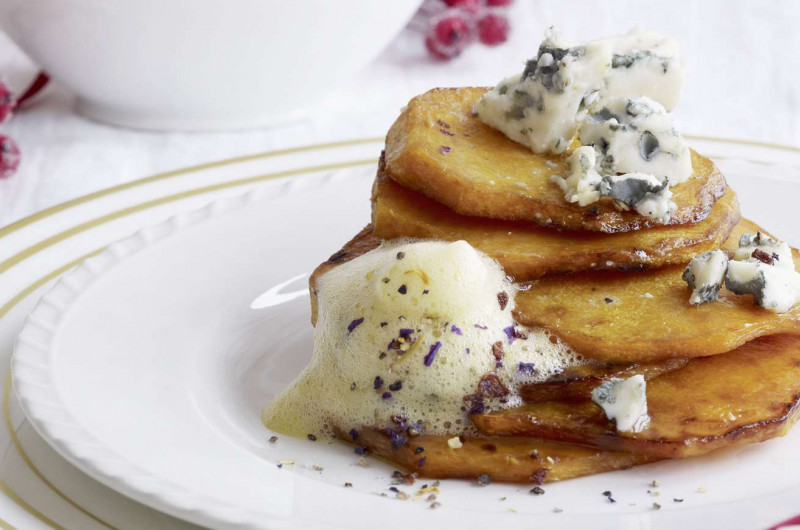 Courge poêlée au roquefort et sabayon au poivre fleuri
