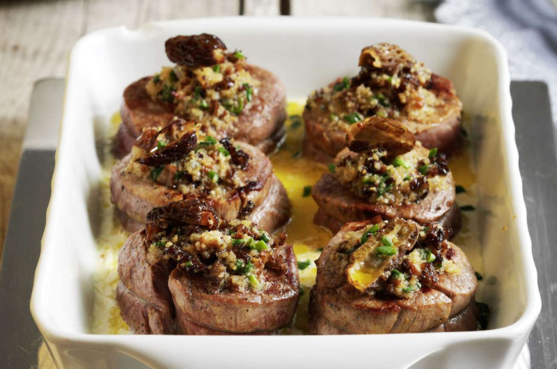 Médaillons de veau coiffés de morilles