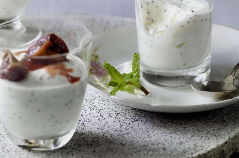 Mousse au séré et au pavot avec figues au porto