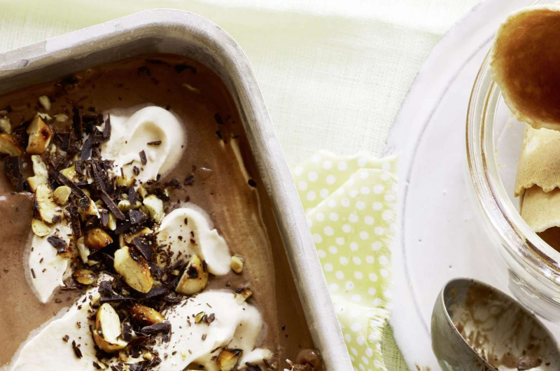 Glace au chocolat parfumée à l’absinthe