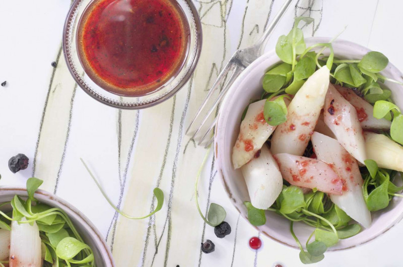 Salade d'asperges avec sa vinaigrette au poivre de Tasmanie