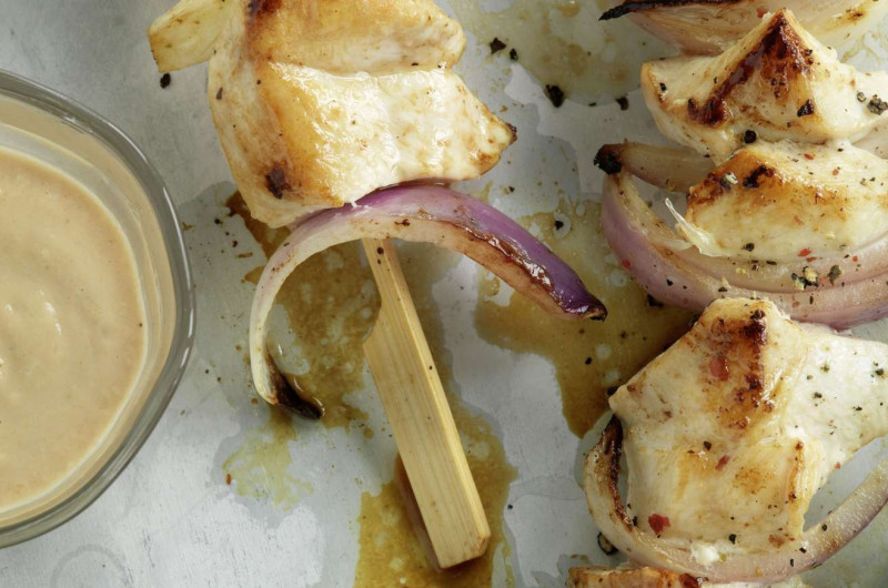 Brochette de poulet avec mole
