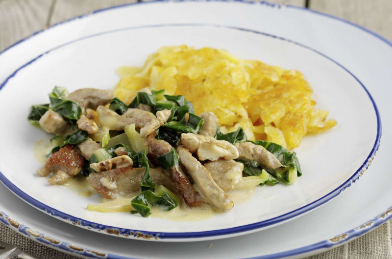 Emincé de veau aux côtes de bette et noix