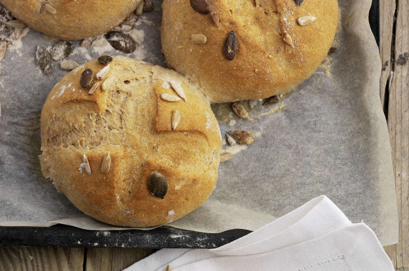 Petit pain avec graines pour les dix-heures