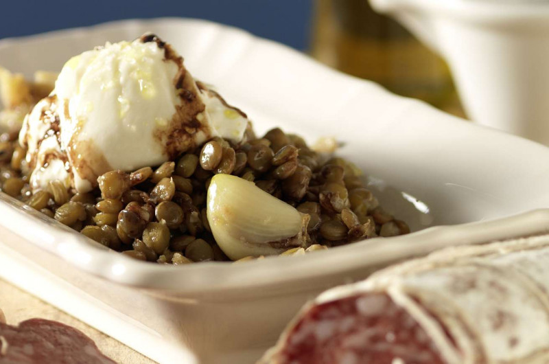 Burrata sur lentilles au vinaigre balsamique