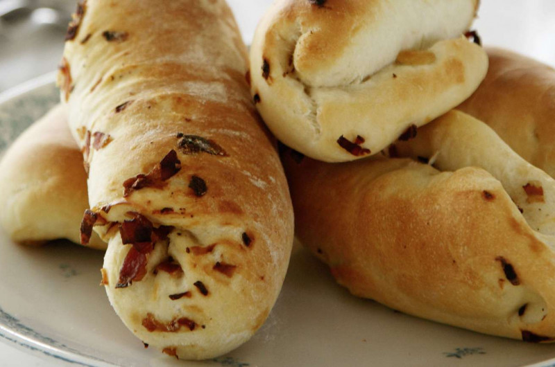 Petits pains au lard et aux oignons